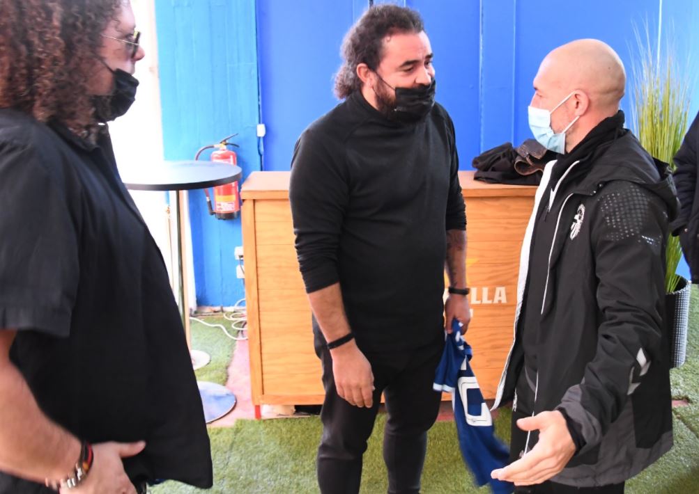 'El Sevilla' saluda l'entrenador arlequinat, Pedro Munitis | CES