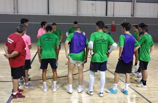 Borja Burgos ja té a les seves ordres la plantilla del primer equip del Club. | Twitter