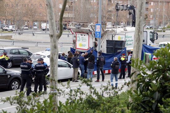 Els Mossos inspeccionen el punt on s'ha localitzat el cadàver del nadó