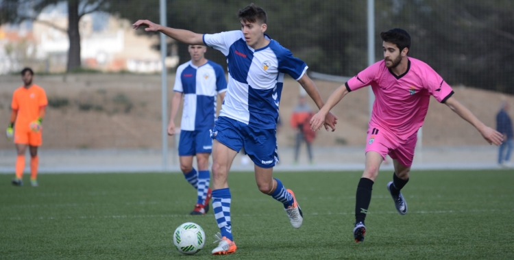 Víctor diumenge passat perseguit per Boniquet (Peralada) | Roger Benet (CES)