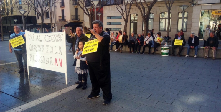 Els veïns de la Plana del Pintor s'han manifestat davant del ple | David Bisbal