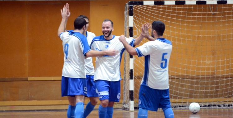Jugadors del CNS celebrant un gol durant un partit
