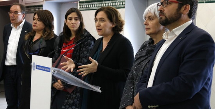 L'alcalde Juli Fernández, conjuntament amb els altres batlles, durant la roda de premsa | ACN