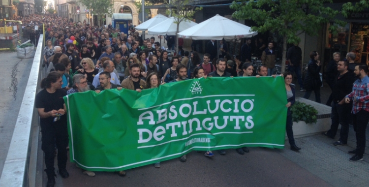 La capçalera de la manifestació d'aquesta tarda. Ràdio Sabadell