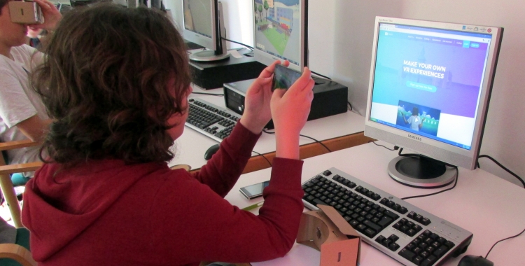 Un dels participants al taller de realitat virtual/ Cedida Espai Cultura