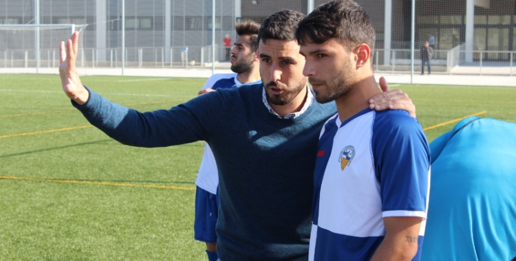 Senabre donant instruccions a Juanma Naranjo durant el Sabadell B-Olot | Adrián Arroyo