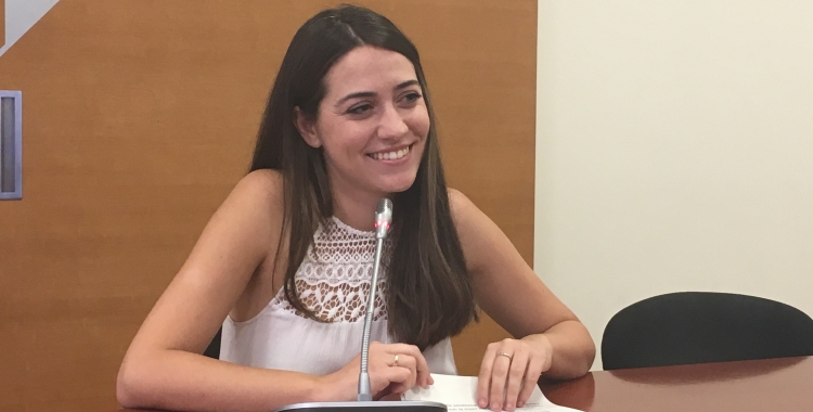 La regidora Elena Hinojo durant la roda de premsa | Mireia Sans