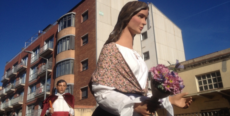 La geganta Gràcia en un moment de la cercavila. Foto: Ràdio Sabadell