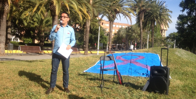 Joan Offroy fent el parlament inicial del XXè Memorial de la SIDA. Foto: Ràdio Sabadell
