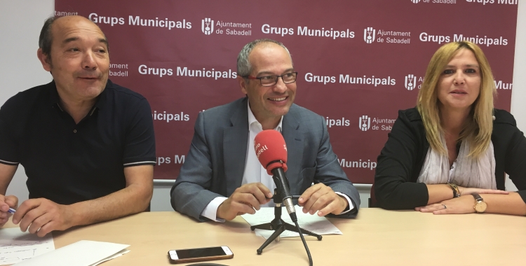 Els regidors Josep Beltran, Carles Rossinyol i Sílvia Renom aquest matí | Mireia Sans