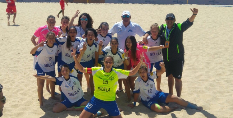 Mariajo Pons (de rosa) amb les seves companyes de l'Higicontrol