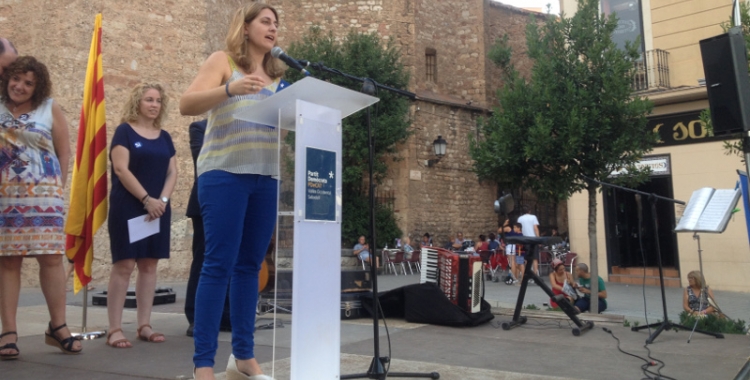 Marta Pascal parlant al faristol. Foto: Ràdio Sabadell