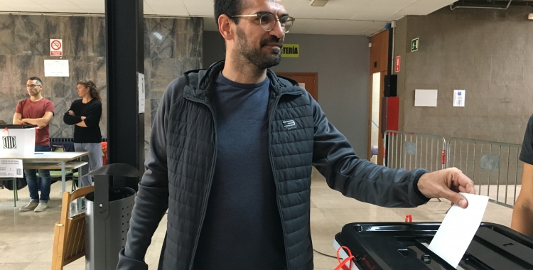 Maties Serracant exercint el seu vot | Mireia sans