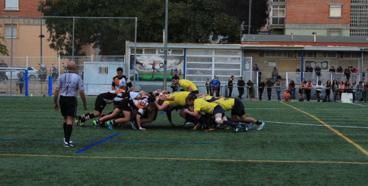 L'equip masculí del Sabadell Rugbi jugant contra el FC Barcelona