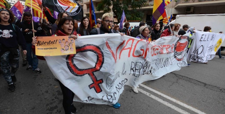 Unes 5.000 persones han seguit el recorregut des de l'Eix Macià fins la plaça Sant Roc. Foto: Roger Benet