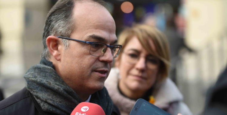 Jordi Turull, candidat de Junts per Catalunya, ha visitat el Mercat central acompanyat de la sabadellenca Lourdes Ciuró. Foto: Roger Benet