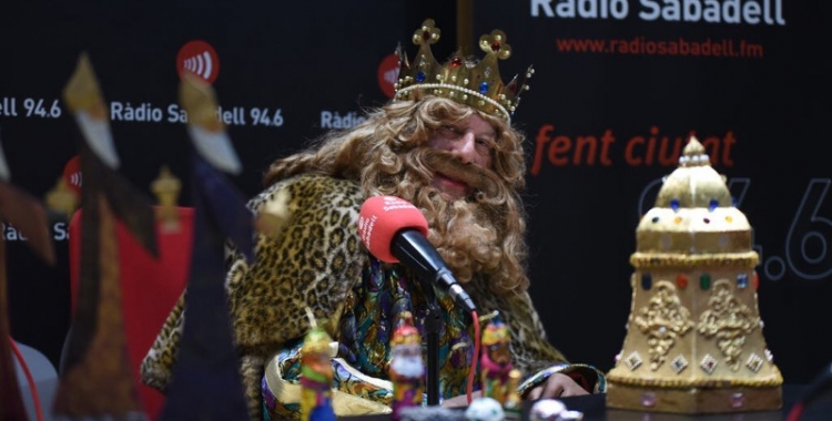 El rei ros, Gaspar, ha estat entrevistat a Ràdio Sabadell abans de la cavalcada. Foto: Roger Benet