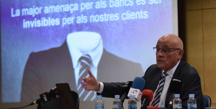 El president del Banc Sabadell, Josep Oliu, ha parlat de les perspectives econòmiques per al 2018 a la Cambra de Comerç. Foto: Roger Benet