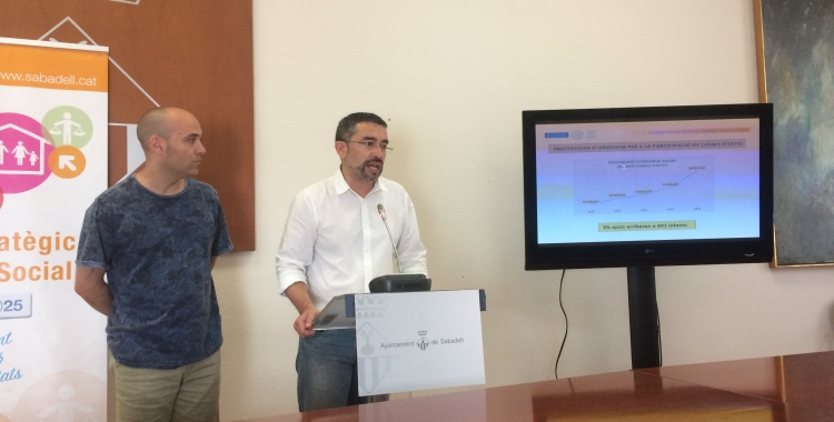 Joan Berlanga i Gabriel Fernàndez a la roda de premsa de presentació del Pla d'Acció Social i Educatiu | Helena Molist