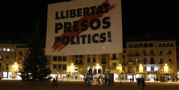 Acció d'un poble empresonat a Vic | ACN 