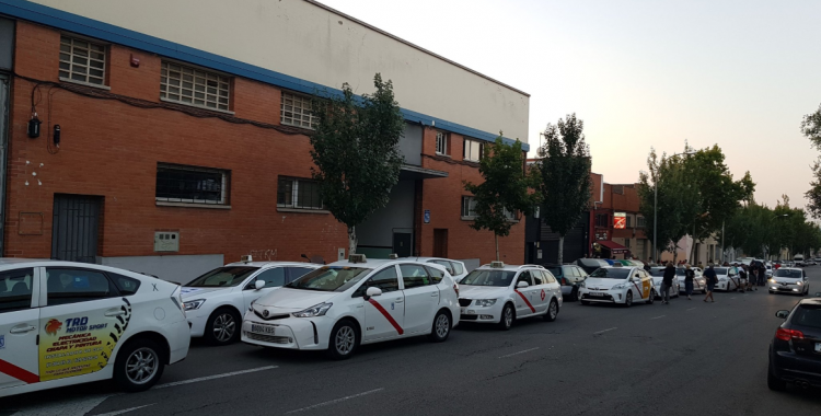 Taxis sabadellencs preparats per anar a la concentració ahir 