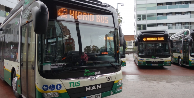 Durant la jornada d'avui, els 14 autobusos han estat exposats a Fira Sabadell | Helena Molist