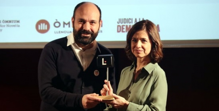 El vicepresident l'Òmnium, Marcel Mauri, i la guanyadora Marta Orriols | ACN