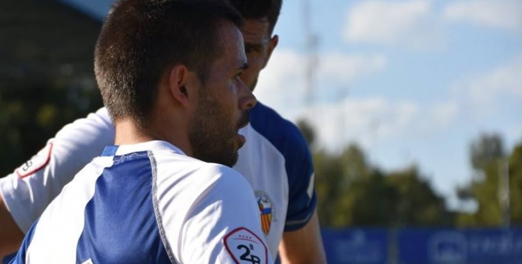 Felipe Sanchón, titular contra el Castellón, conversa amb Adri Cuevas en una acció del darrer partit. | Críspulo Díaz