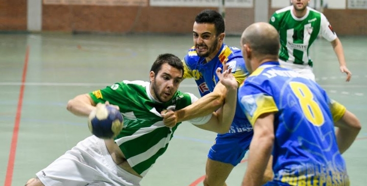 Arnau Xerta va ser l'heroi del Gràcia marcant el definitiu 25-25 sobre la botzina. | Èric Altimis - OAR Gràcia