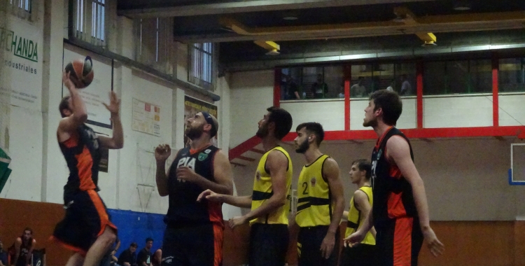 Can Colapi va ser l'escenari de la primera derrota de la temporada del Bàsquet Pia. | Sergi Park