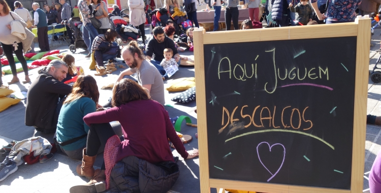 Famílies jugant avui a la Fira | Helena Molist