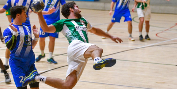 'Tonchi' Vázquez va ser un dels golejadors de l'equip a la pista del Banyoles | jas - OAR Gràcia Sabadell