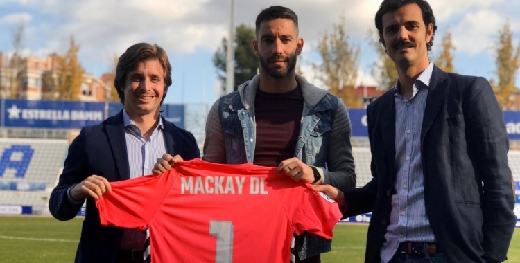 Jose Manzanera, Ian Mackay i Bruno Batlle, després de la renovació del gallec | CE Sabadell