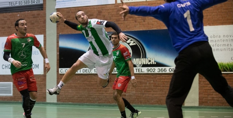 'Tonchi' Vázquez, en una jugada en el derbi contra el Sant Quirze de la setman passada | Èric Altimis - OAR Gràcia