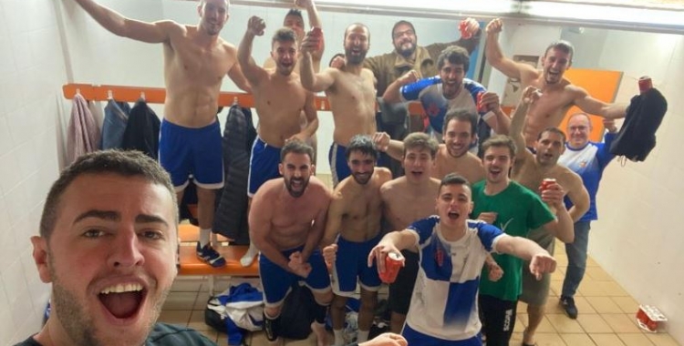 Celebració del Creu Alta en l'últim partit que va disputar l'equip en lliga (victòria davant l'Handbol Vil