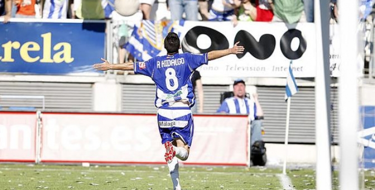 Hidalgo, celebrant un gol amb el Málaga | El Desmarque