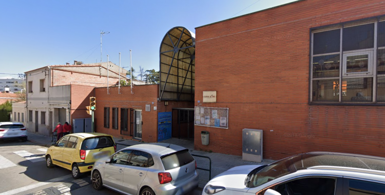 L'escola Tarlatana ha estabilitzat l'assistència a classe al voltant del 50% de l'alumnat | Google Maps