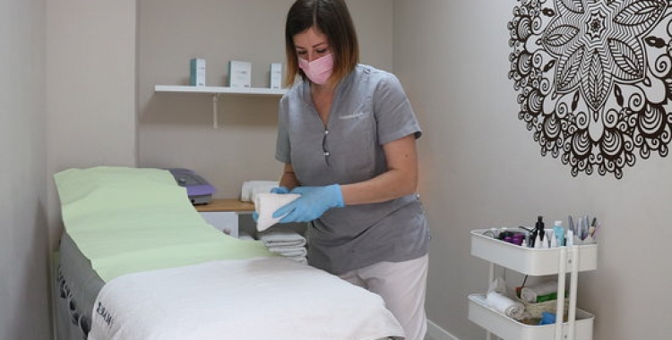 La propietaria del centre d'estètica Oxygen y Ana de Sabadell | ACN