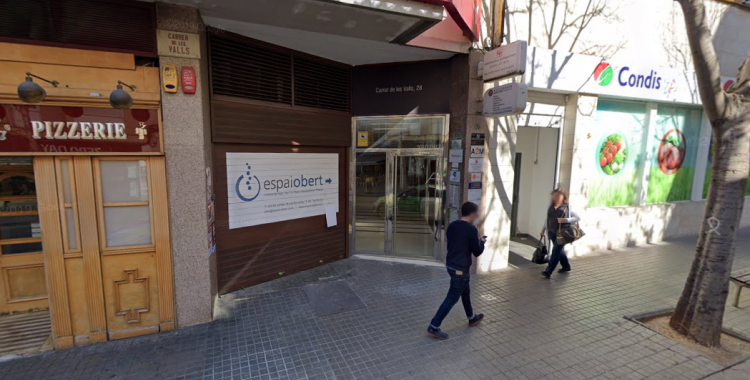Entrada del Servei d'Intervenció Especialitzada al carrer de les Valls | Google Maps