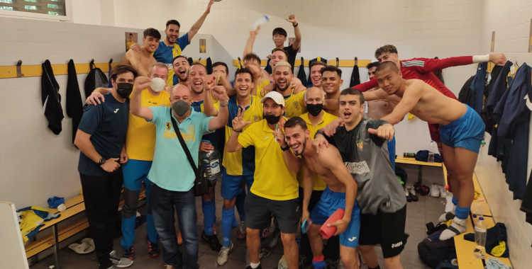 Alegria a la plantilla del Sabadell Nord després de superar Les Franqueses | @cmsilva10