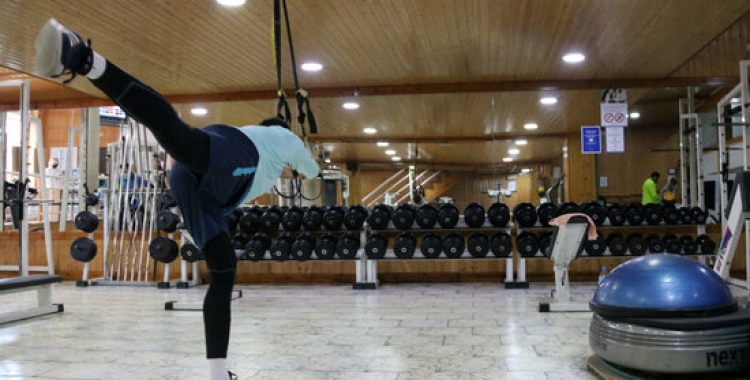 Activitats en una sala interior d'un Gimnàs | ACN 