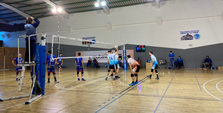 El CNS Vòlei, en un partit la temporada passada a Les naus | Arxiu