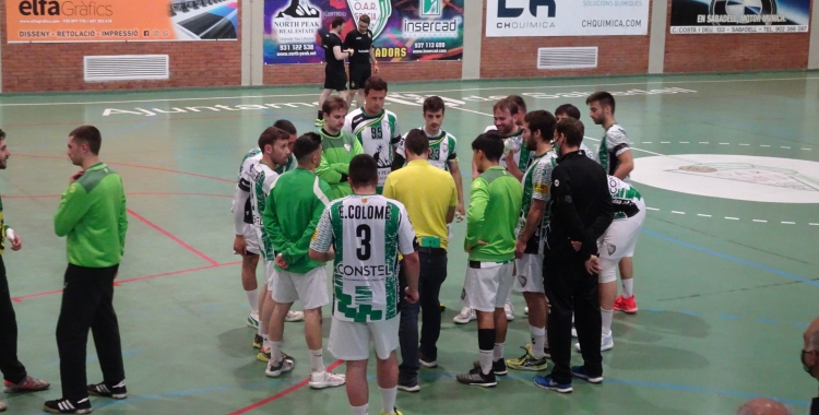 Cesc Borrell donant instruccions en un partit de la temporada passada