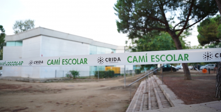 Acció simbòlica de la Crida per reclamar entorns escolars segurs | Cedida