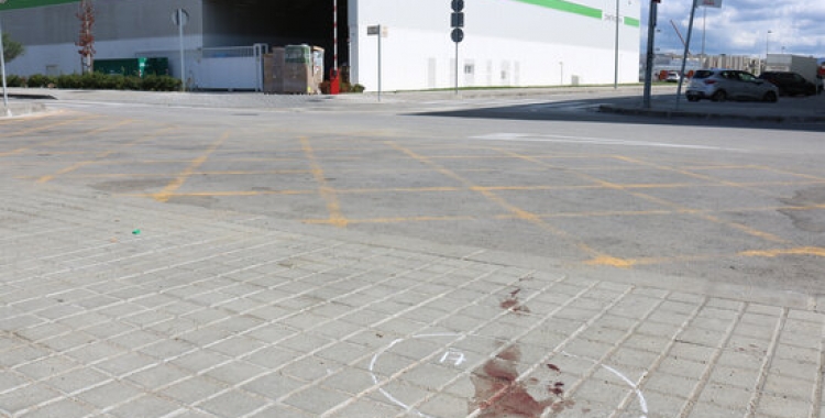 Restes de sang al polígon Via Sabadell | Albert Segura (ACN)
