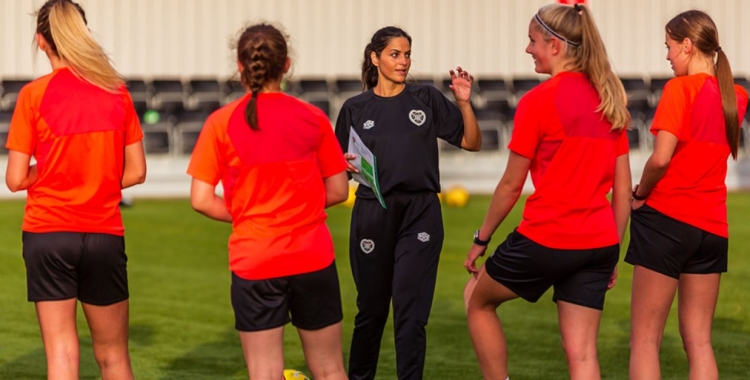 Olid, dirigint un entrenament | Hearts