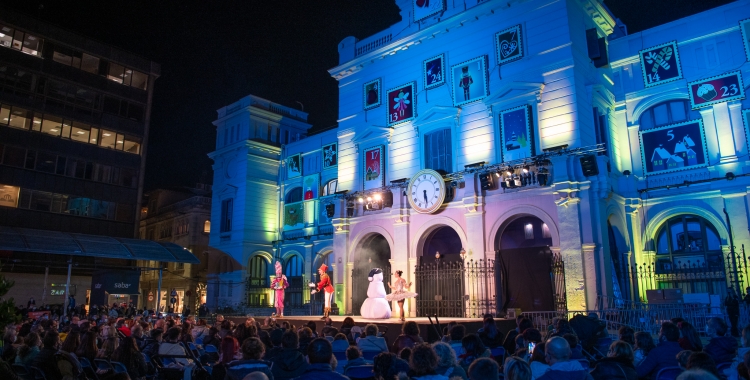 Un moment de l'espectacle 'Somriu al Nadal' | foto: Roger Benet