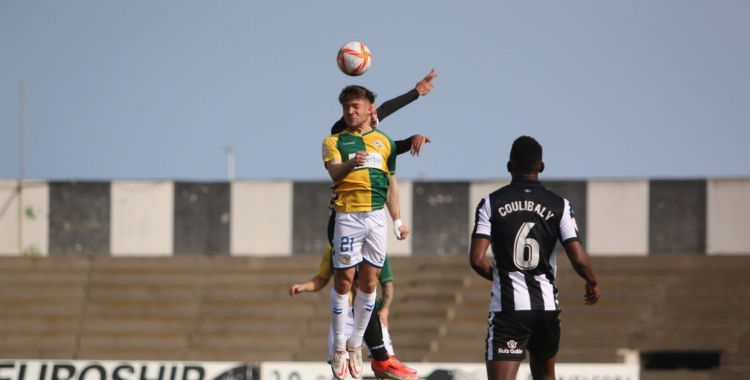 Aarón Rey s'ha estrenat per fi com a professional | RBL1912