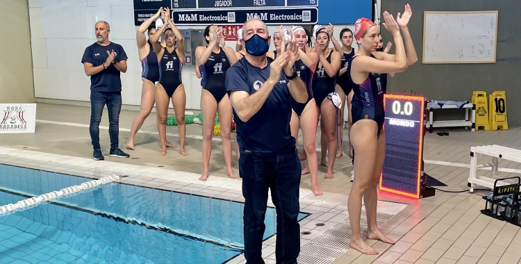 Aplaudiments de les jugadores de l'Astralpool al final del partit | Pau Vituri