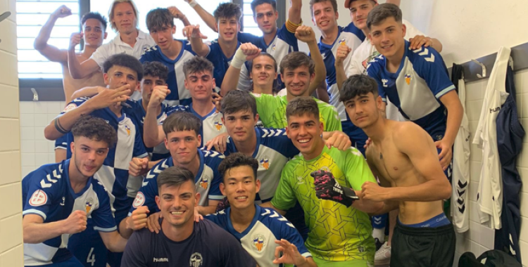 Celebració en el vestidor després de la victòria contra el Barça | FutBaseCES